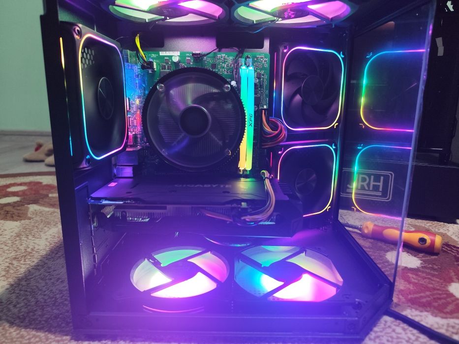 Vând PC gaming nou!