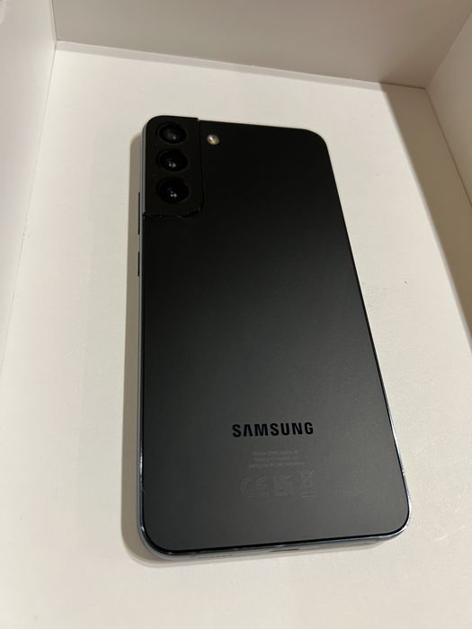 Продавам Samsung Galaxy S22 Plus 256GB