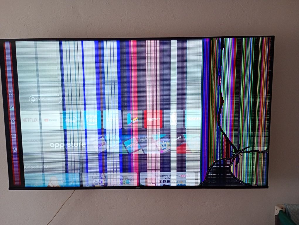 Vând tv 190 cm ,ecran spart ,tv are 1 an