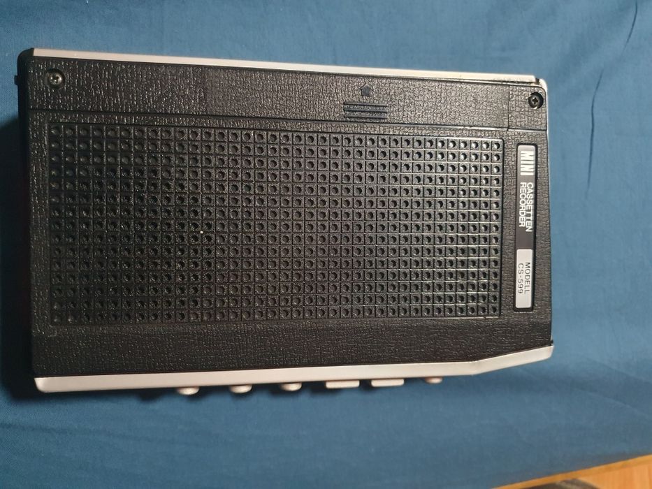 Vând  walkmane  poppy și intersound