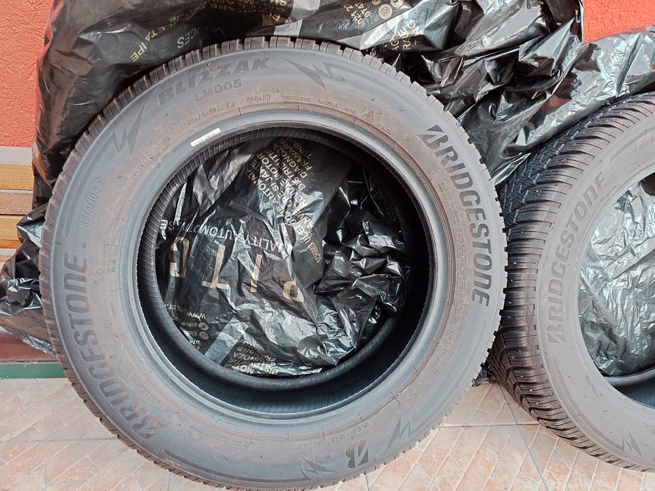 Anvelope iarna Bridgestone Blizzak LM005 215/60 R17