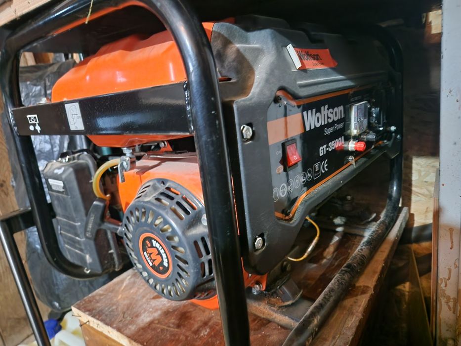 Generator curent pe benzina portabil