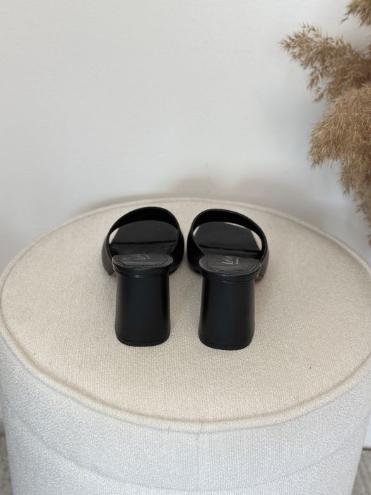 Papuci cu toc din piele naturala