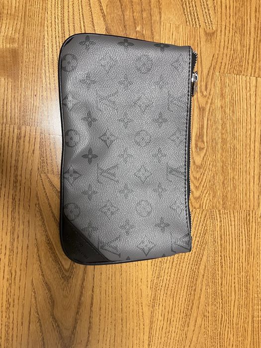 Продавам Louis Vuitton несесер