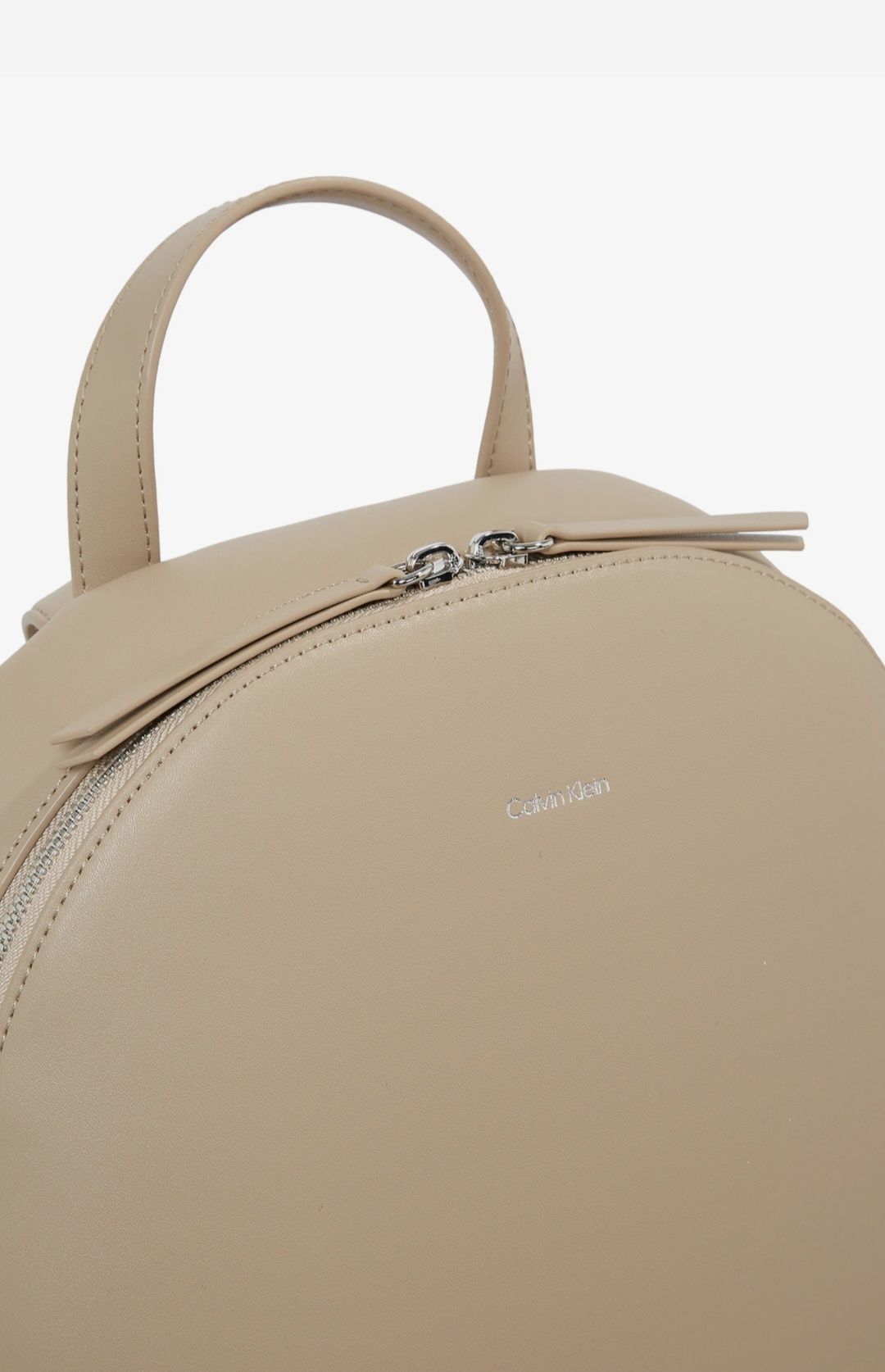 Нова раница Calvin Klein