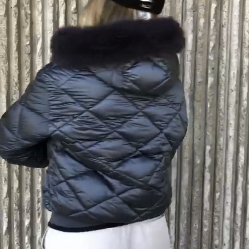 Продам женскую куртку - бомбер, Италия