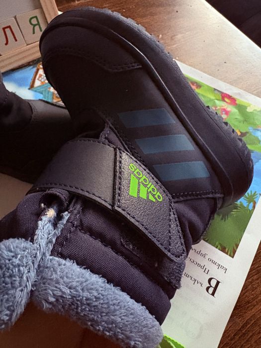 нови адидас ботушки