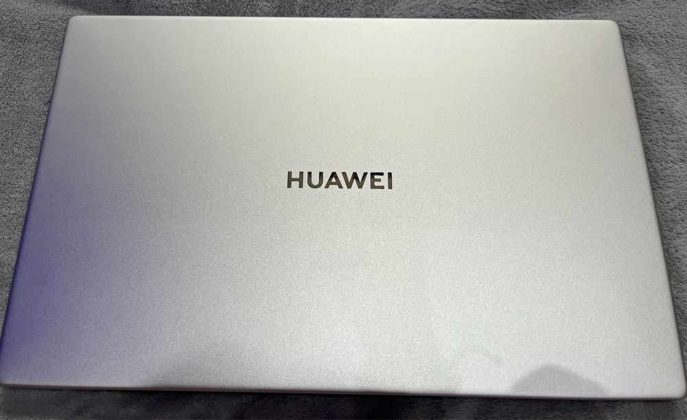 Лаптоп Huawei MateBook D15