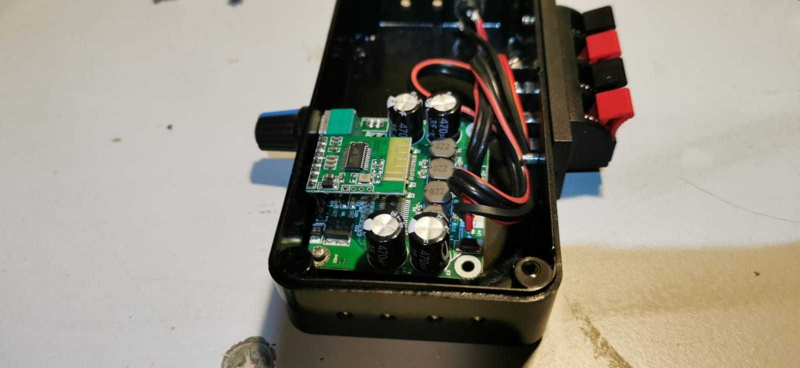 Amplificator 2x30W cu Bluetooth 4.2 in carcasa