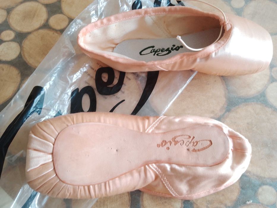 Продавам чисто нови детски палци за балет CAPEZIO GLISSE MS