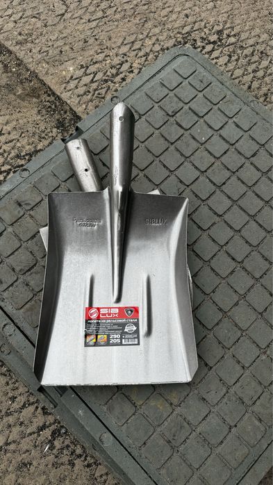 Лопаты новые