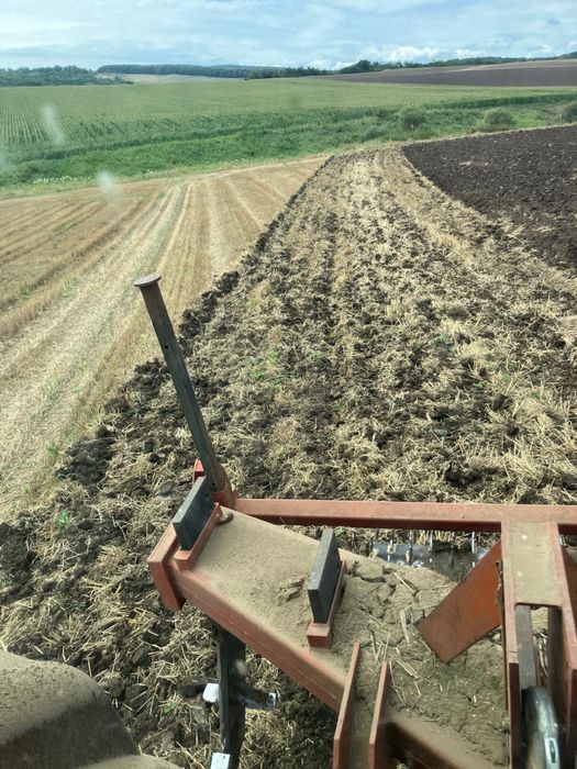 Servicii agricole de arat, pregatit teren