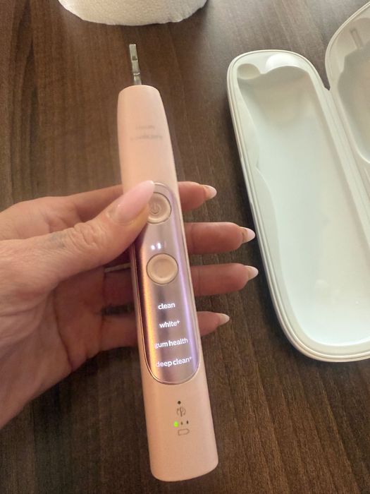 Periuță de dinți roz Philips Sonicare HX962P 1C si travel case
