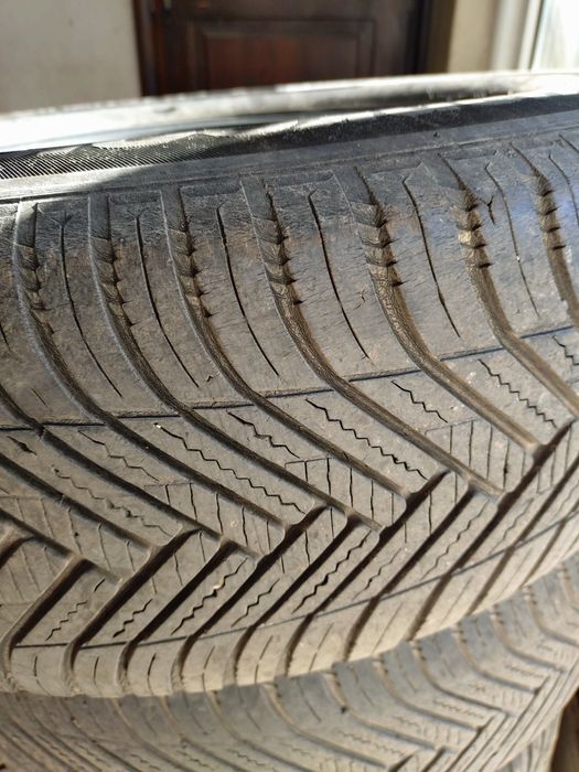 Гуми всесезонни със зимна шапка Hankook 225/65/17 106H Kinergy 4s