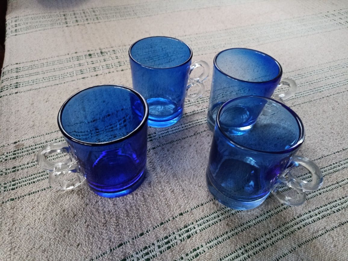 Цветно стъкло.Плато,чаши и комплект 2 чаши с кана.