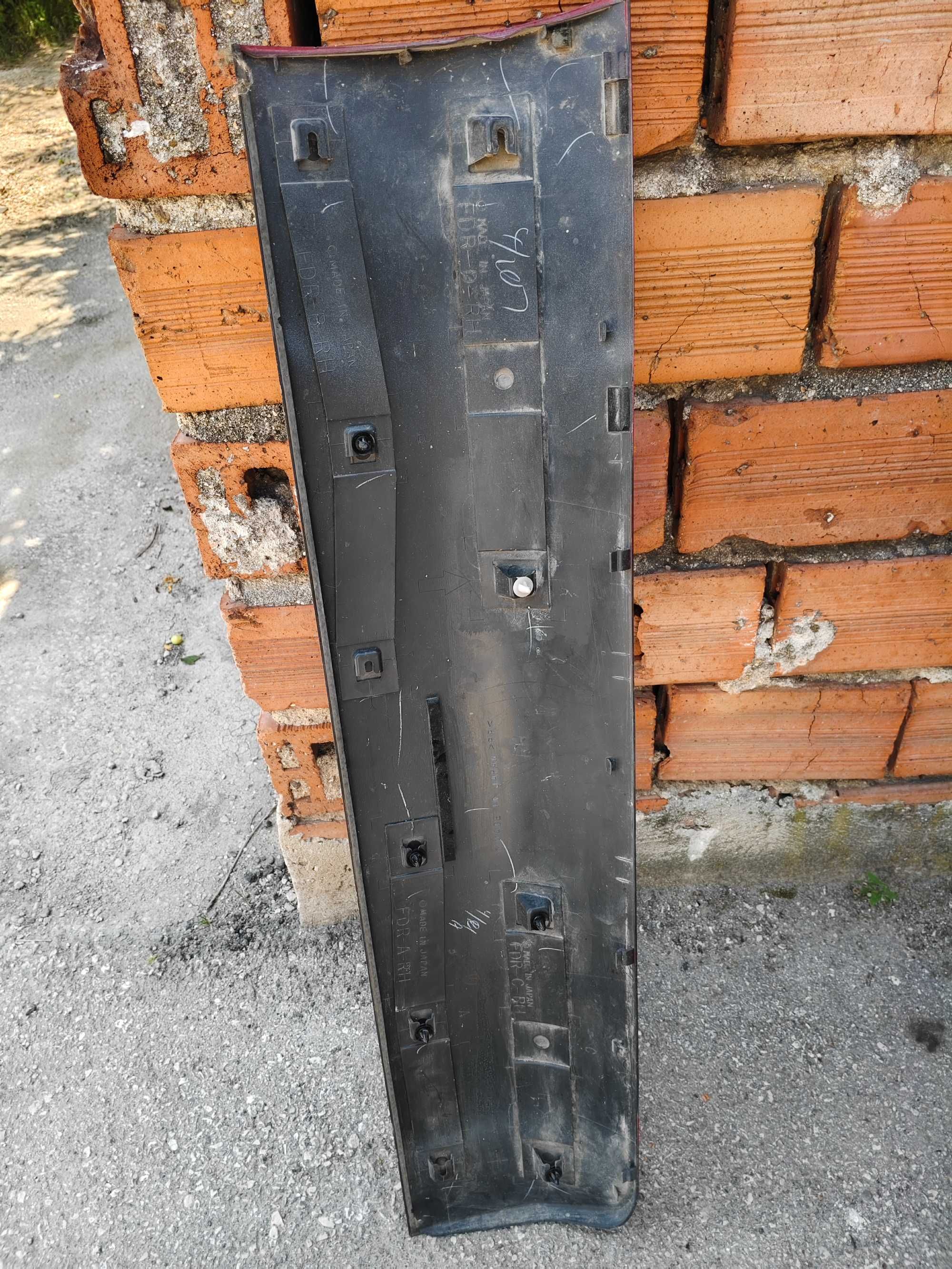 лаистна за врата Subaru forestar предна дясна 2002г