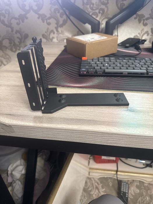 Продается стойка вертикальная крипления для видеокарты