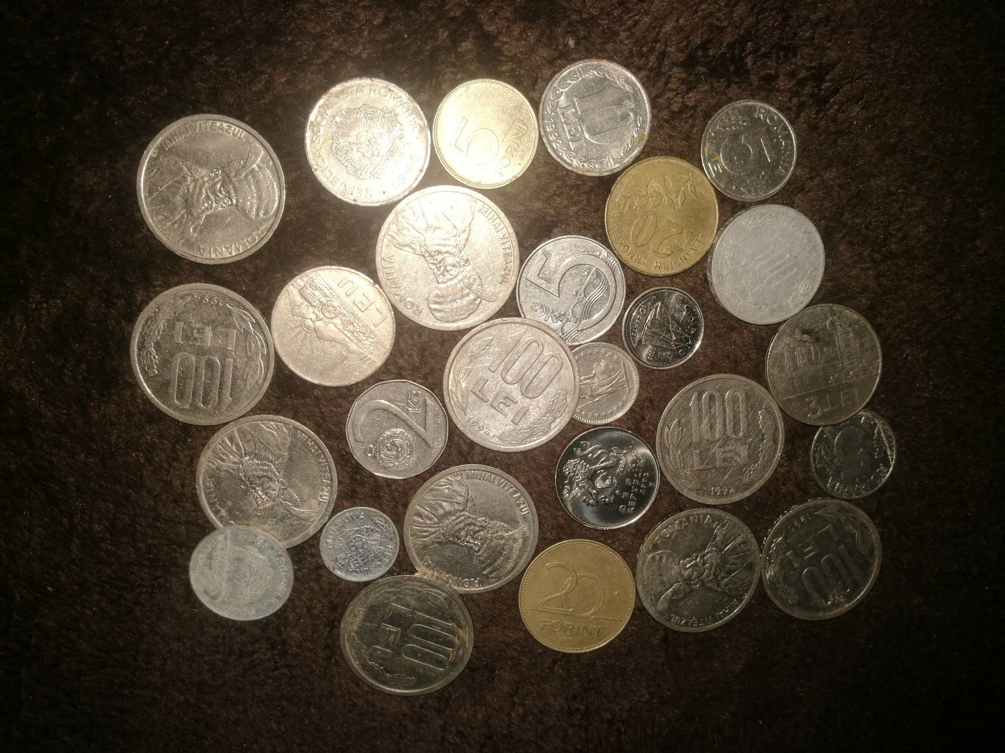 Monede vechi diferite