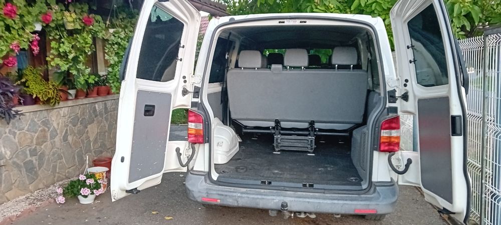 Volksvagen transporter 9 locuri