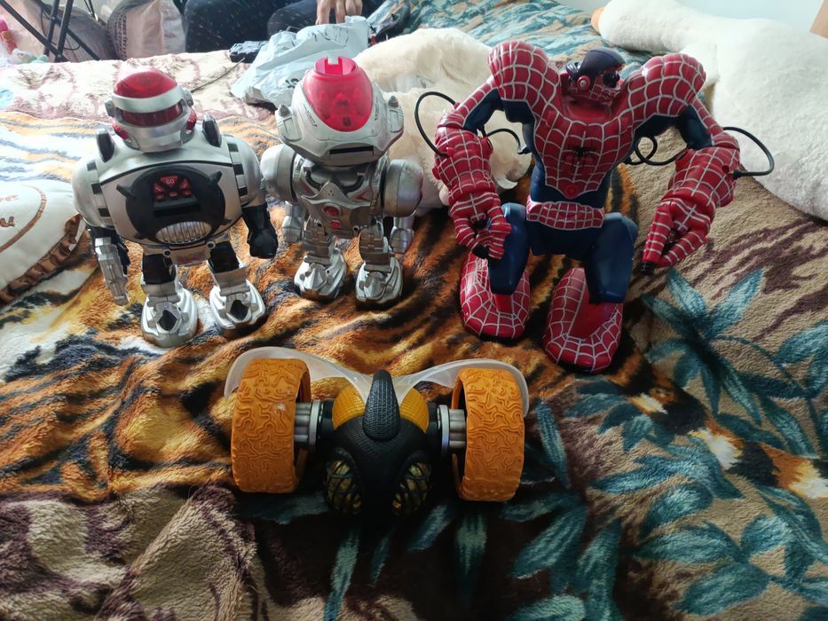 Продаются большие роботы