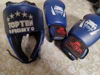 Боксерские перчатки шлем, и форма.