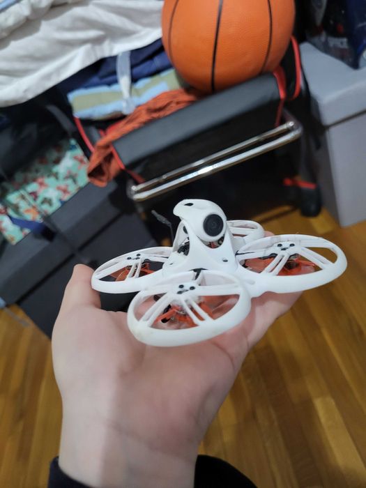 dronă cu Vr și cu toate acesorile nevoite