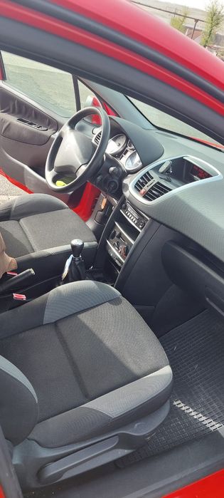 Vând Peugeot 207