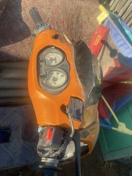 Vand scuter cu motor in 4t