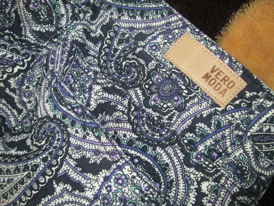 jeans Vero Moda cu model