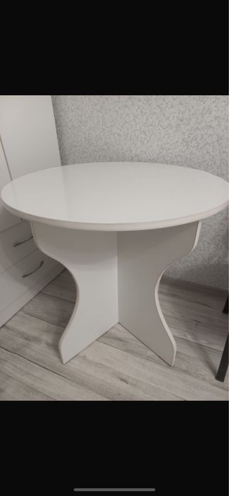 Продам стол в отличном состоянии