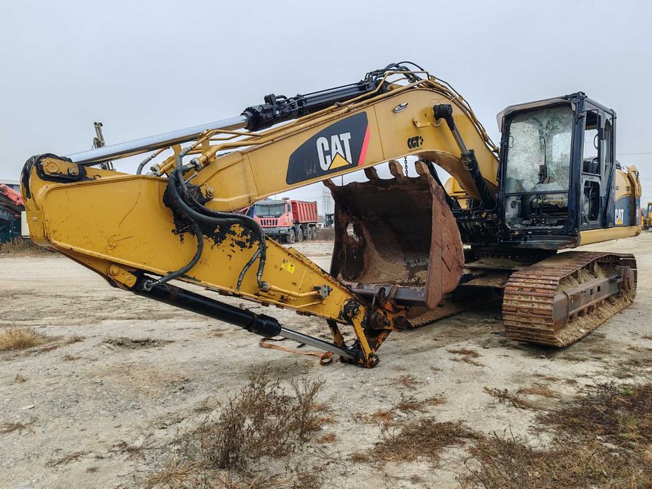 Dezmembrez Excavator Caterpillar 323D