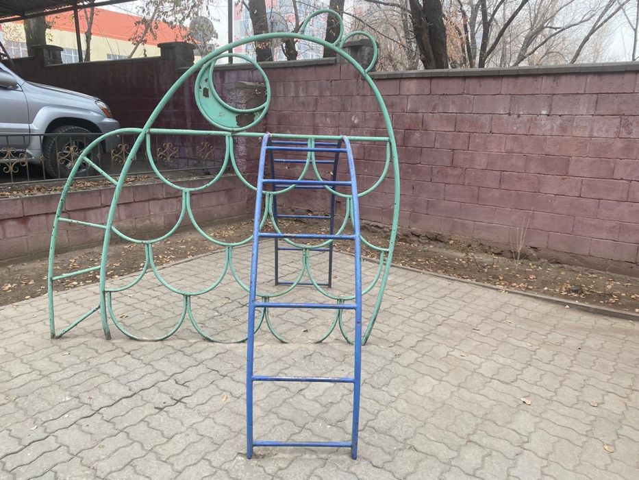 Продам горки с турниками для детской площадки
