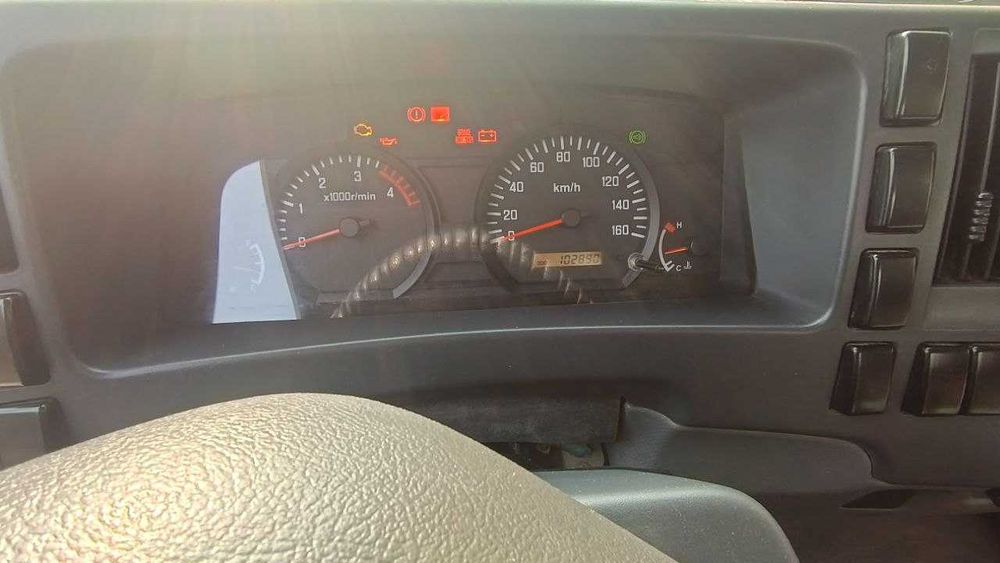 Грузовой автомобиль ISUZU NPR 82L Пробег 103 000 км Год 2016 как новый