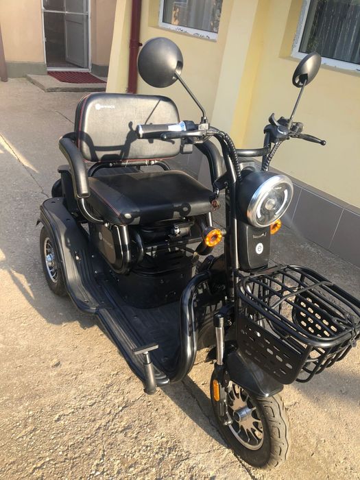 Scuter pe 3 roti ELEKTROMOB
