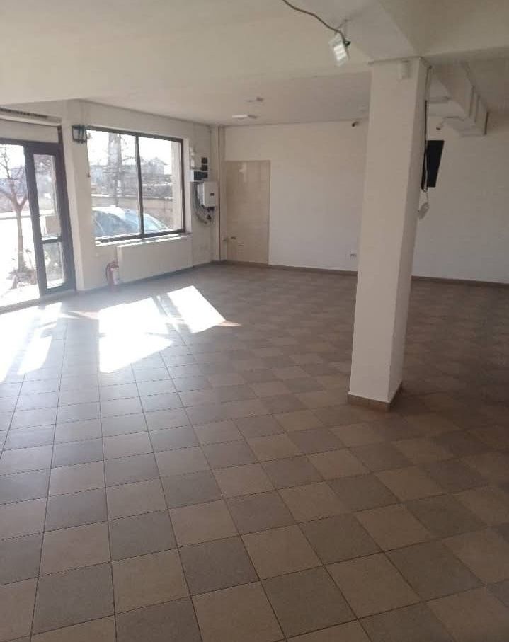 Spațiu comercial