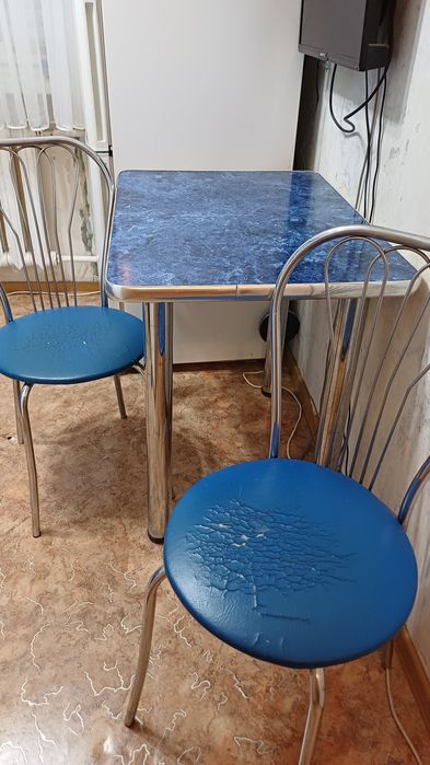 Продам стол и стулья