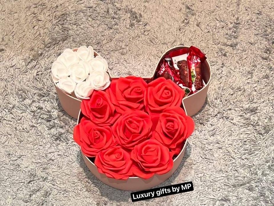 Персонализирана кутия с вечни рози