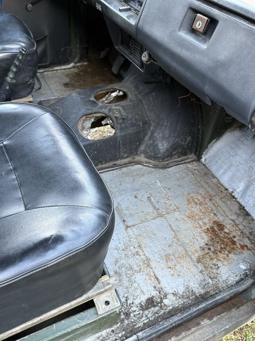 Vand ARO 243 fara cutie si motor