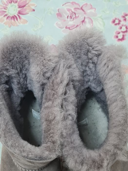 Cisme UGG nr 40 foatre buna.