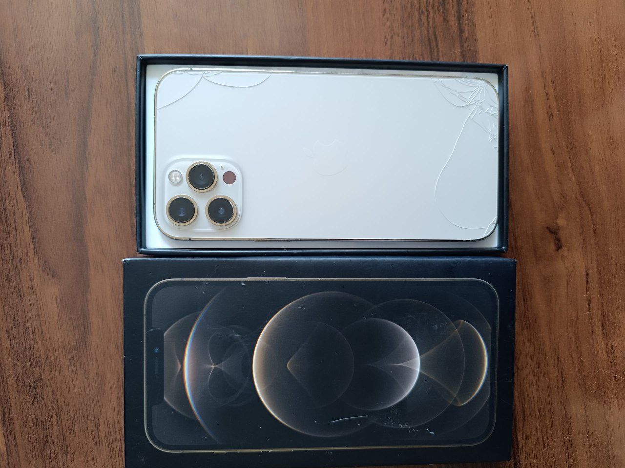 Iphone 12 pro max ochilmagan 

Hamma narsasi bor 

Tru ton bor 

Face