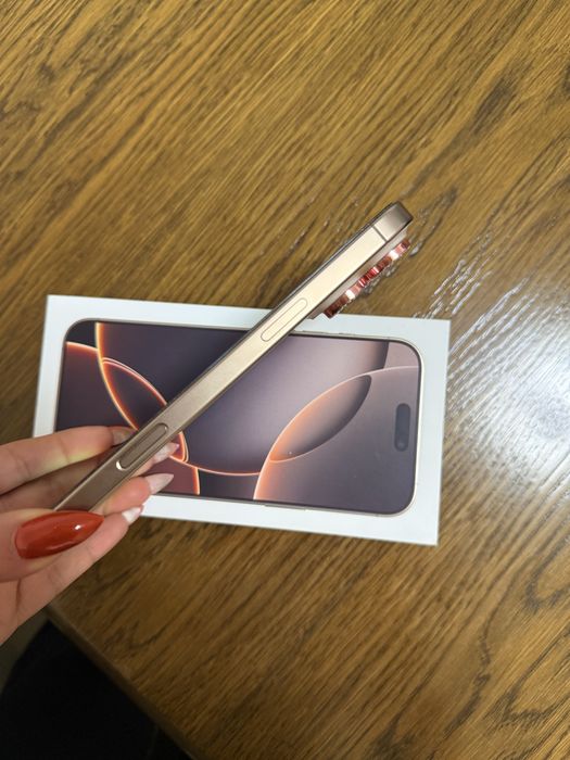 Продавам Iphone 16 Pro Max Desert Titanium