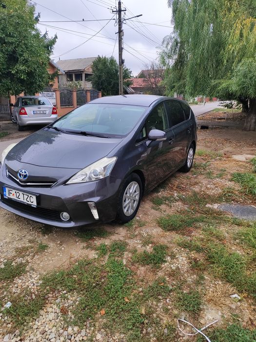 Vând Toyota Prius plus