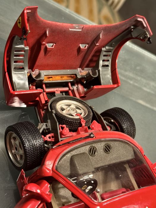 Macheta Ferrari F40 1:18