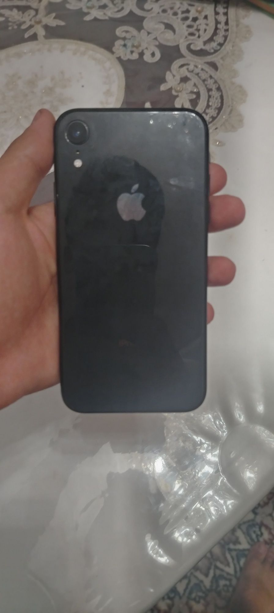 Iphone XR rangi qora