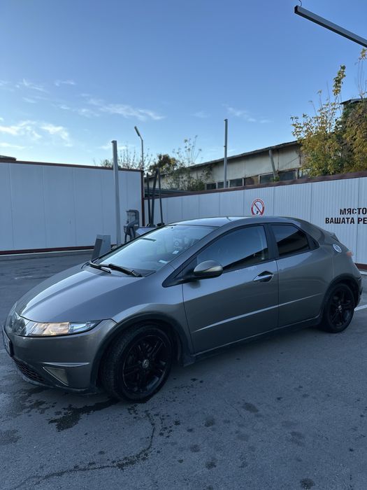 Продавам Honda Civic 1.8