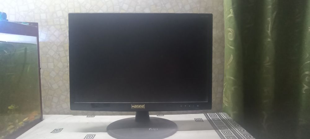 Монитор HASEE полностью рабочий работает нормально покупал не давно