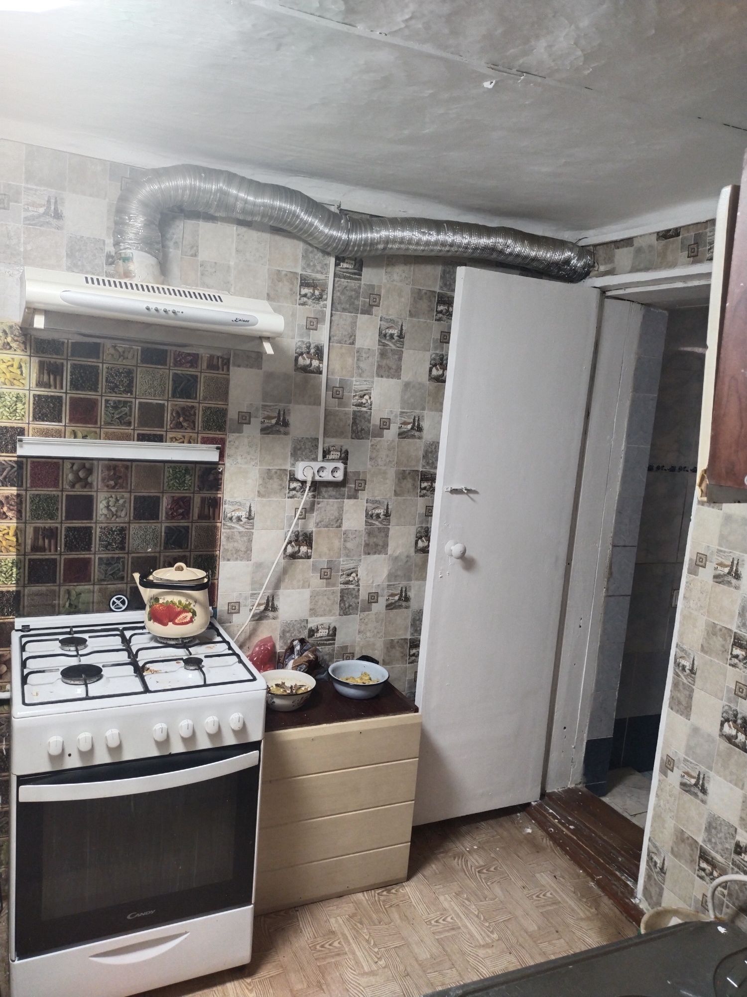 Продам Срочно дом в центре благоустроин, в районе 14школы. Срочно