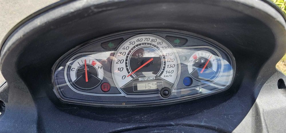 Suzuki Burgman 125 cc ( se conduce cu categoria B )