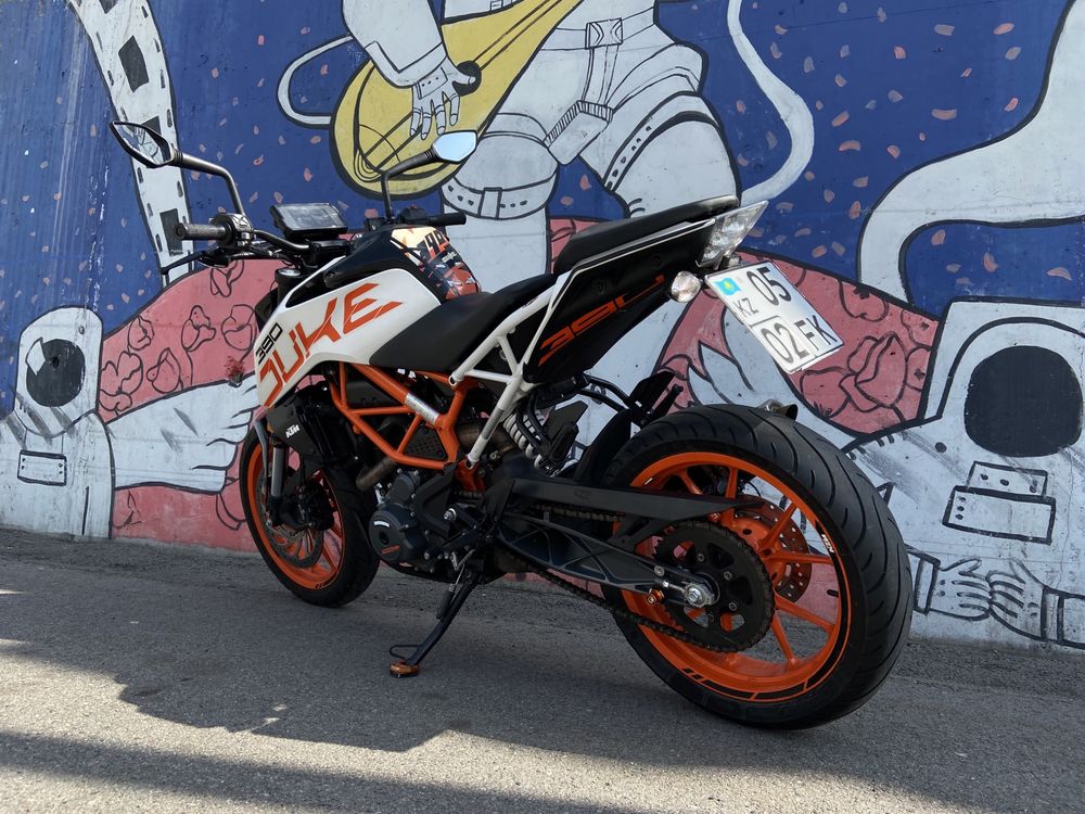 Мотоцикл KTM Duke 390