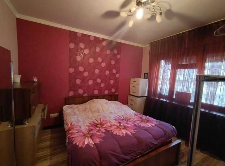 Продаётся кврартира 77 серия кирпич  2\3\4 дома